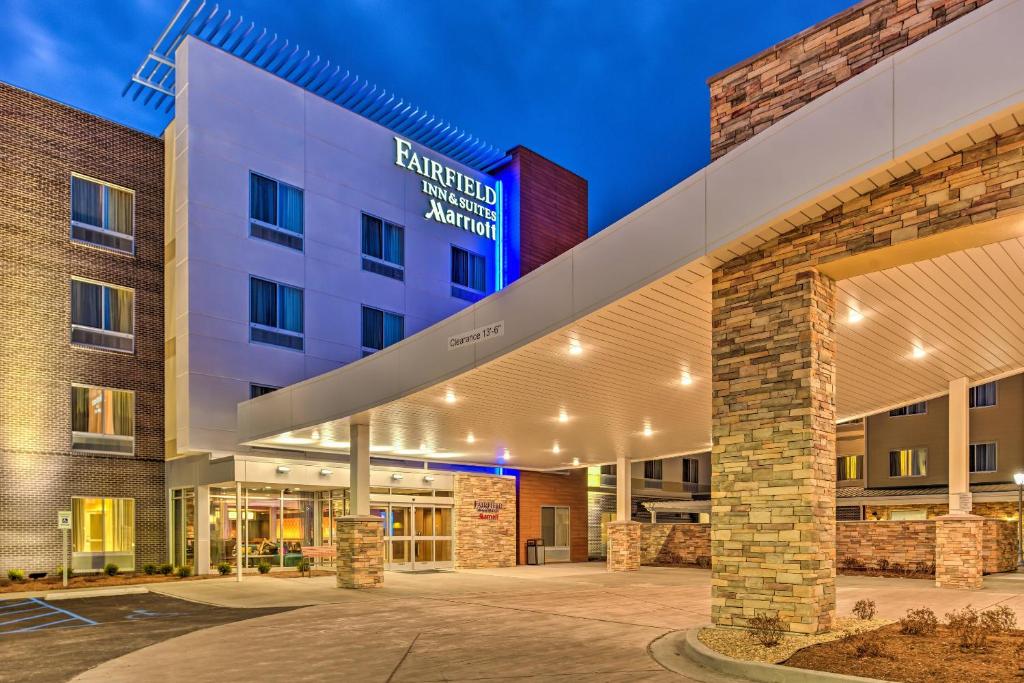 Fairfield Inn & Suites by Marriott St. Louis Westport Main image 1